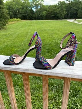 Betsey Johnson Cicely Rainbow Rhinestone Heels Size 7.5 Pride 90’s REN Faire